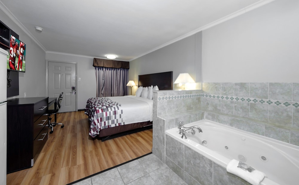 Red Roof Inn Arlington Entertainment District - photo 11