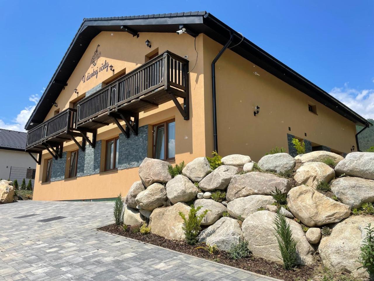 U divokej včely - carbon neutral hotel in Unknown City
