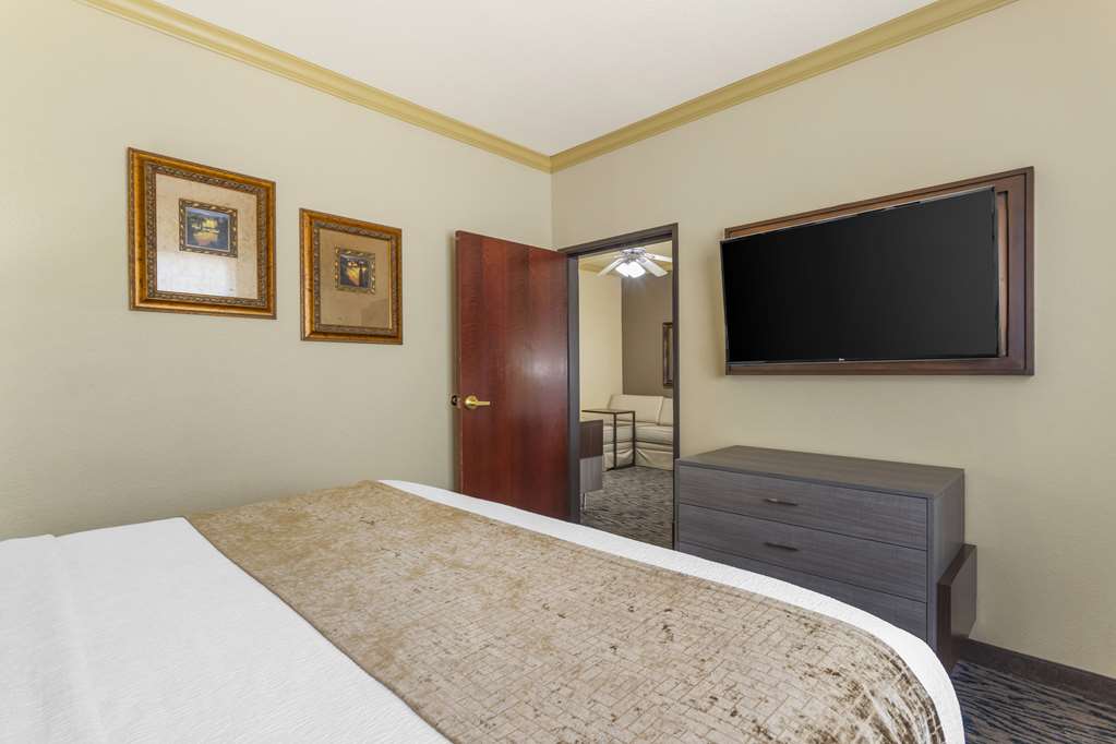 Best Western Plus Crown Colony Inn & Suites - photo 16