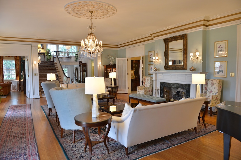 Morehead Inn - photo 4