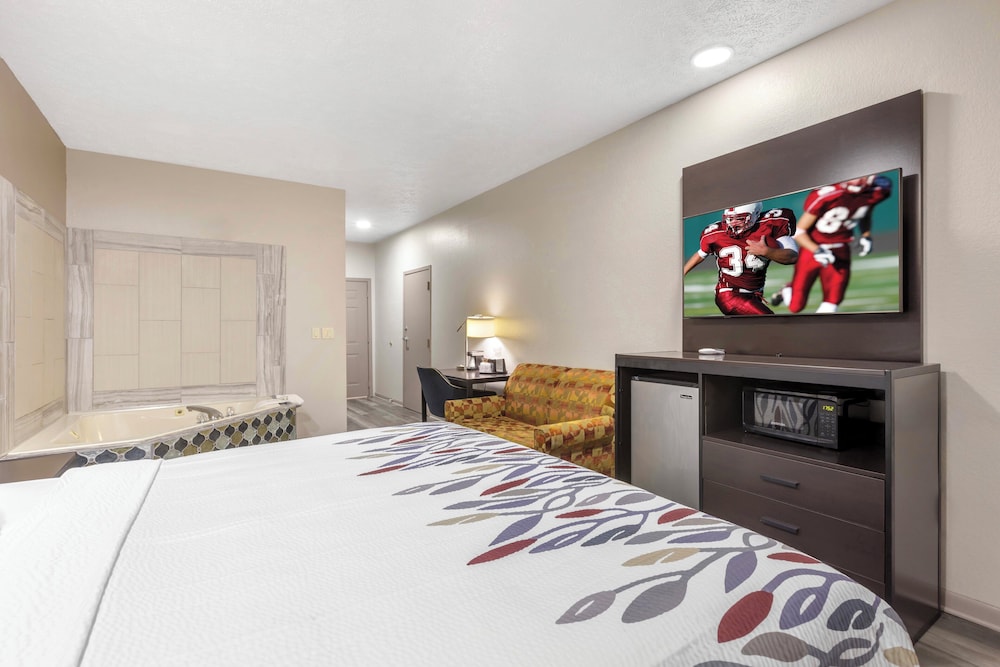 Americas Best Value Inn And Suites Clinton Jackson - photo 12