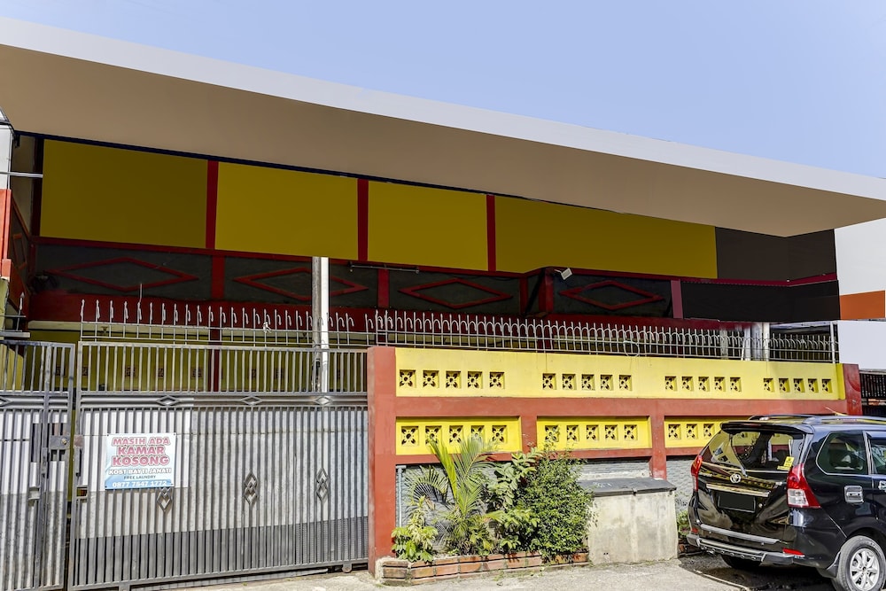 Spot On 91159 Kost Putrana Syariah in Cileunyi, Indonesia