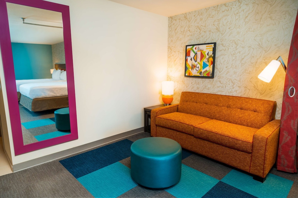 Home2 Suites by Hilton Bakersfield - photo 33