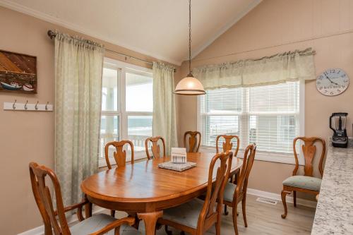 Into The Mystic by Oak Island Accommodations - photo 16