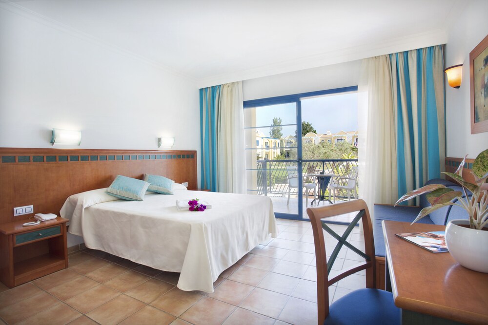 MarSenses Paradise Club Hotel — 4-Star Luxury Hotel in Mao, Spain
