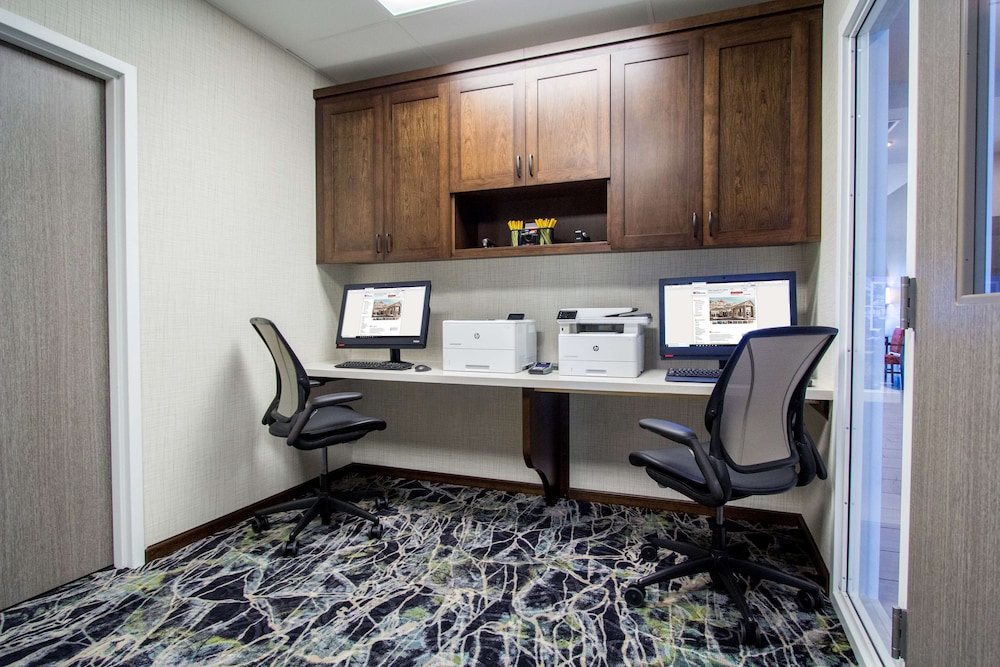 Hilton Garden Inn Salina - photo 36