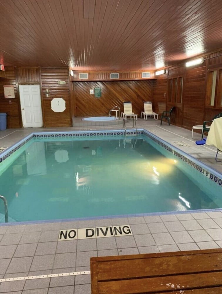Days Inn by Wyndham Topeka - photo 22
