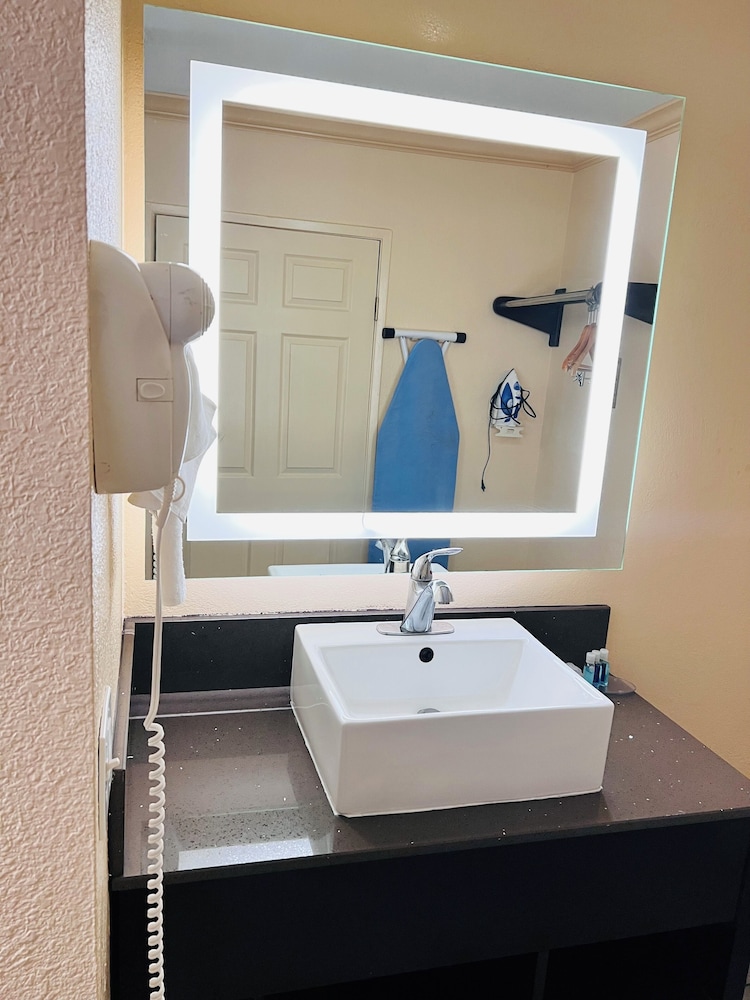 Rodeway Inn National City San Diego South - photo 24