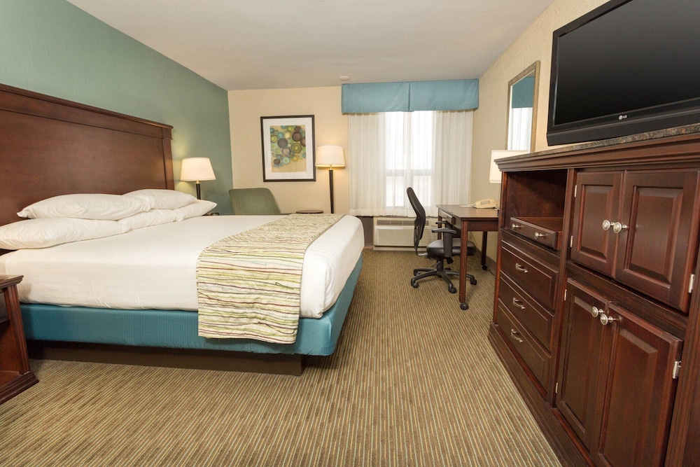 EVEN Hotel Detroit North Troy - photo 9