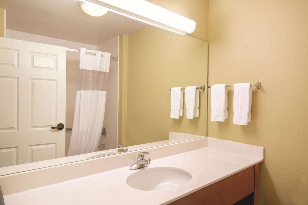 La Quinta Inn & Suites by Wyndham Bentonville - photo 23