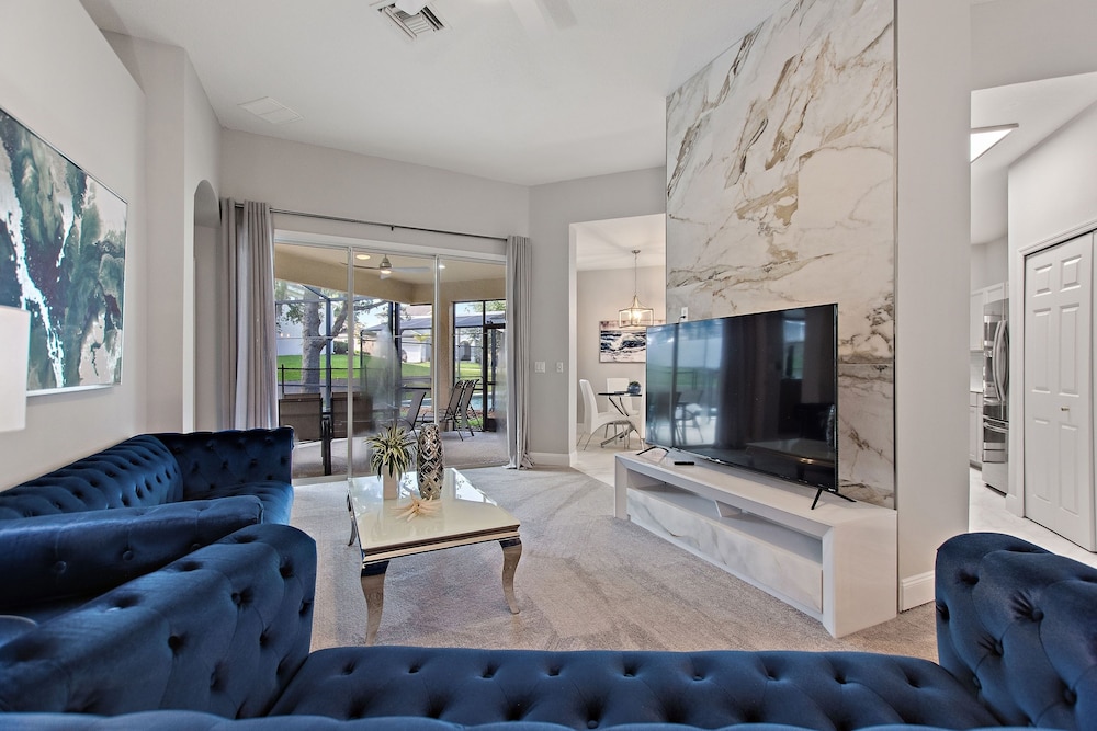 Gold Rest @ Calabay Parc Tower Lake By Shine 412 4 Bedroom Villa - featured photo