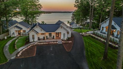 Cottage four lake retreat — 4-Star Luxury Hotel in Traverse City, United States