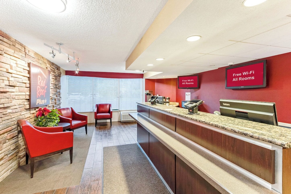 Red Roof Inn PLUS Mt Pleasant Patriots Point - photo 3