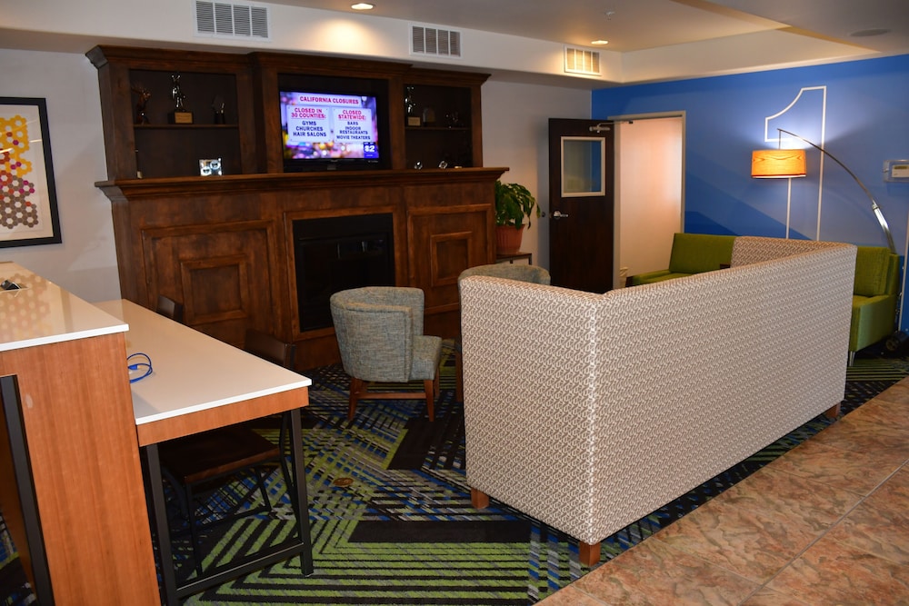 Holiday Inn Express & Suites Evanston By IHG - photo 57