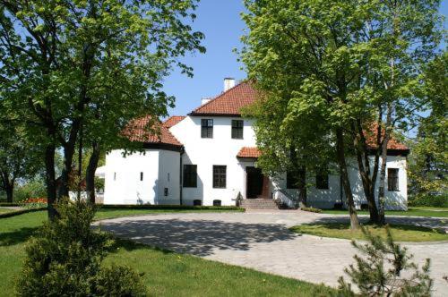 Biały Dwór — 4-Star Luxury Hotel in Ryjewo, Poland