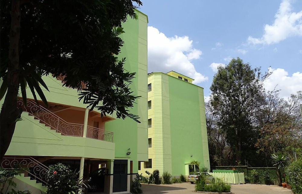 Pinnacle Court Apartments