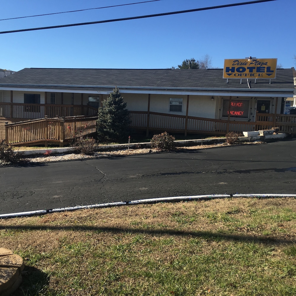 Dixie Plaza Hotel - photo 37
