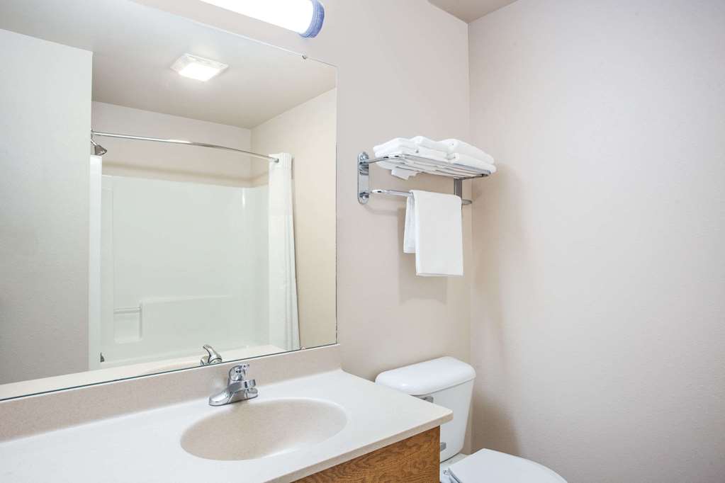Super 8 by Wyndham Monroe WI - photo 8