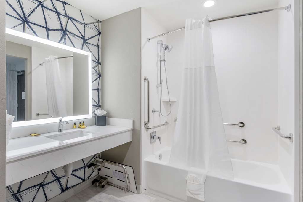 Best Western Plus Winter Haven Inn Suites - photo 44