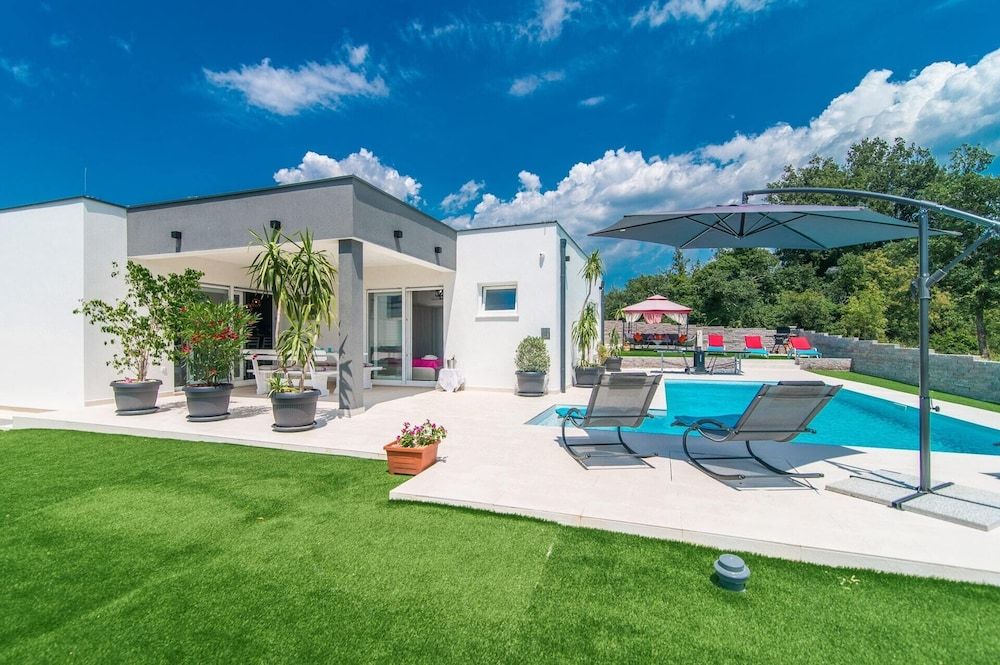Villa Florentina by Villa Plus — 4-Star Luxury Hotel in Svetvincenat, Croatia