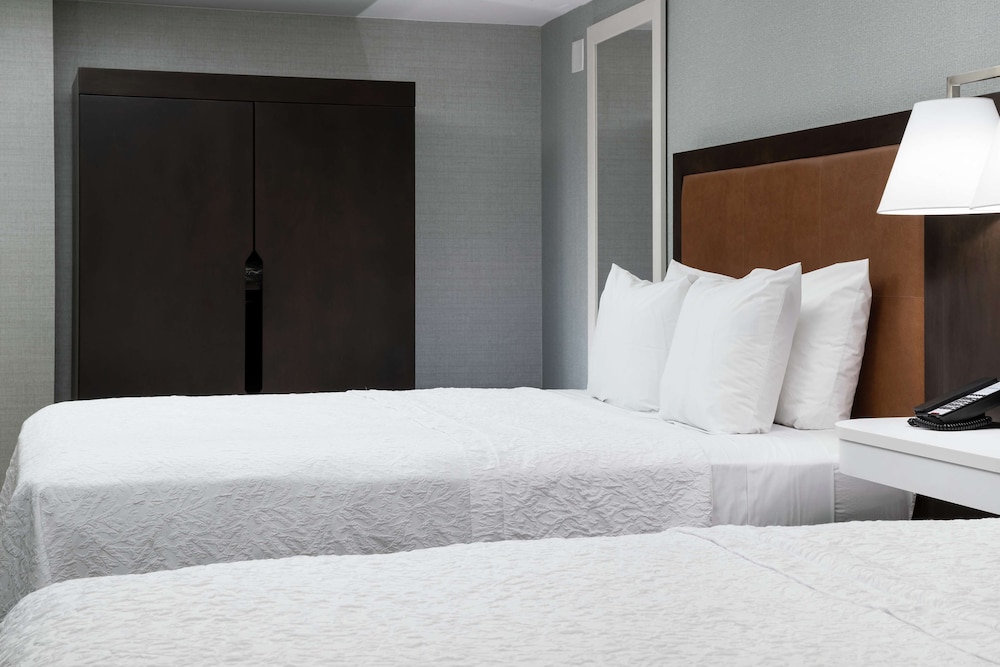 Hampton Inn & Suites Memphis Beale Street - photo 15