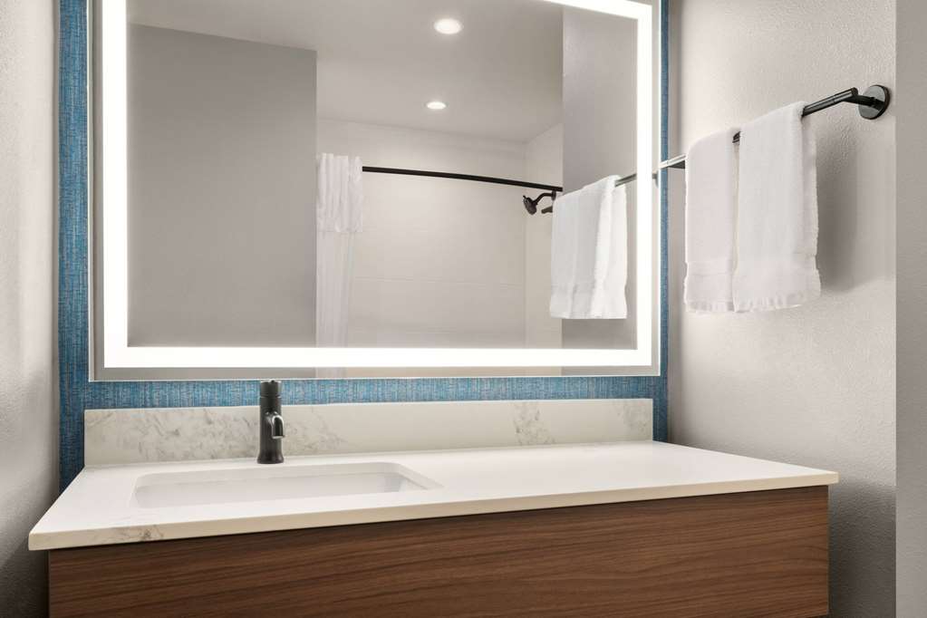 La Quinta Inn & Suites by Wyndham Del Rio - photo 46