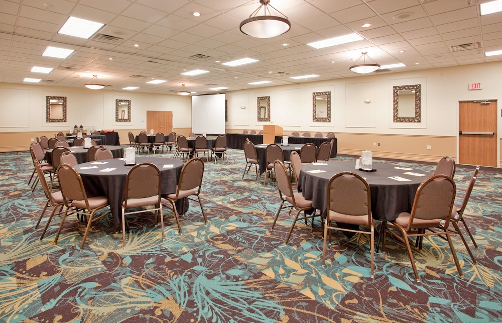 Holiday Inn Express Hotel & Suites Beatrice by IHG - photo 129
