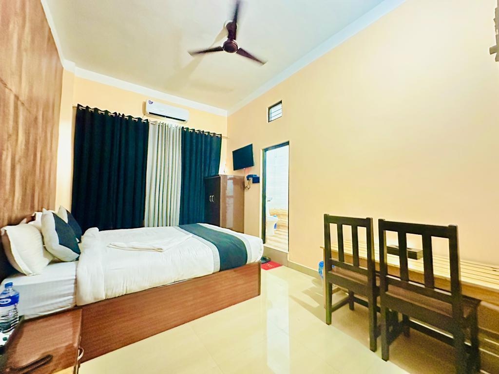 Hotel Black and White in Siddharthanagar, Nepal