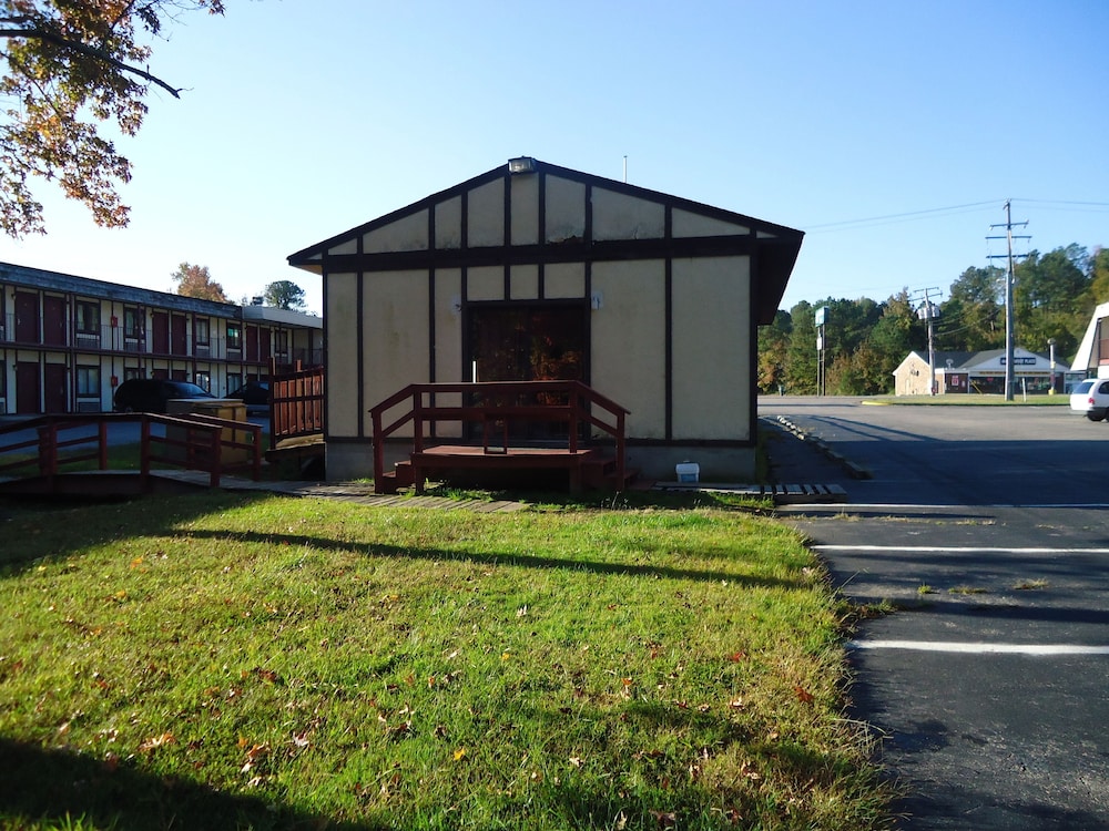 American Inn Motel — hotel in Petersburg