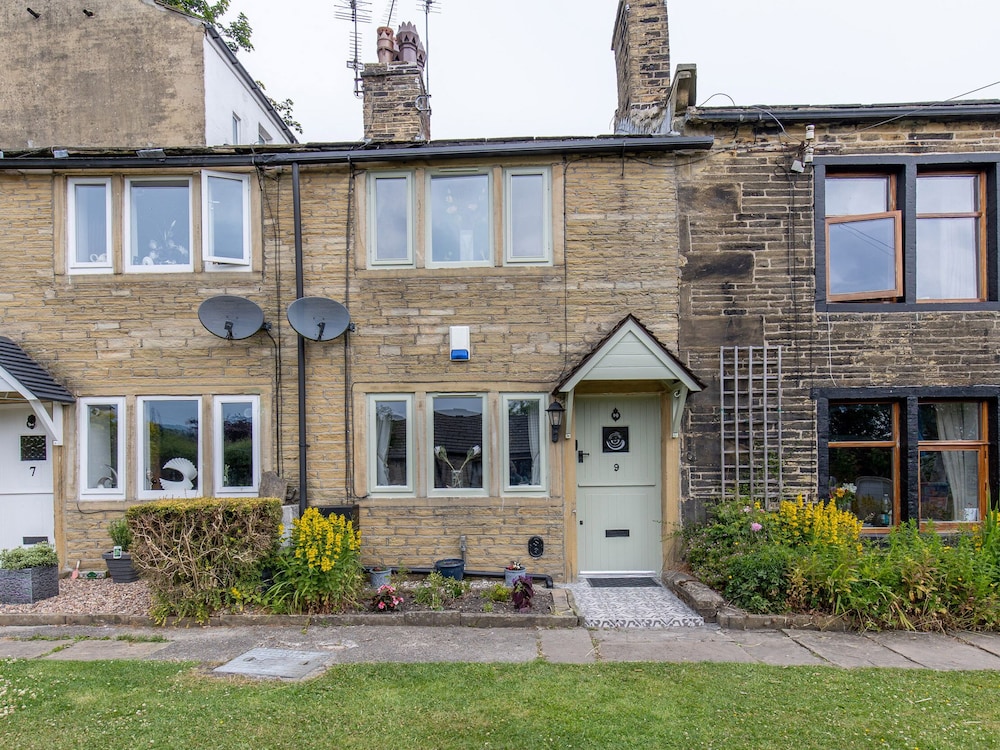 Mischa Cottage — 4-Star Luxury Hotel in Bradford, United Kingdom