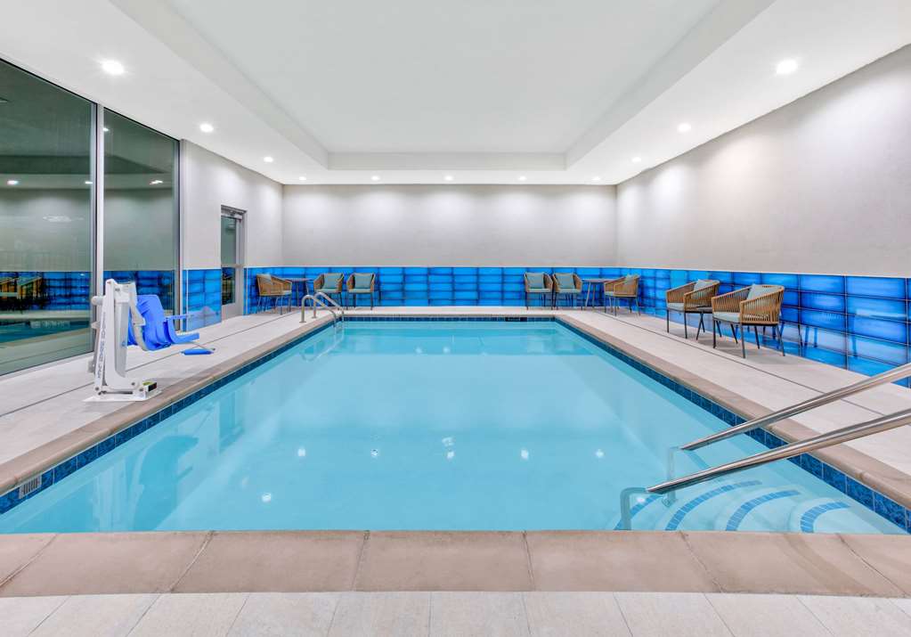 La Quinta Inn & Suites by Wyndham Terrell - photo 9