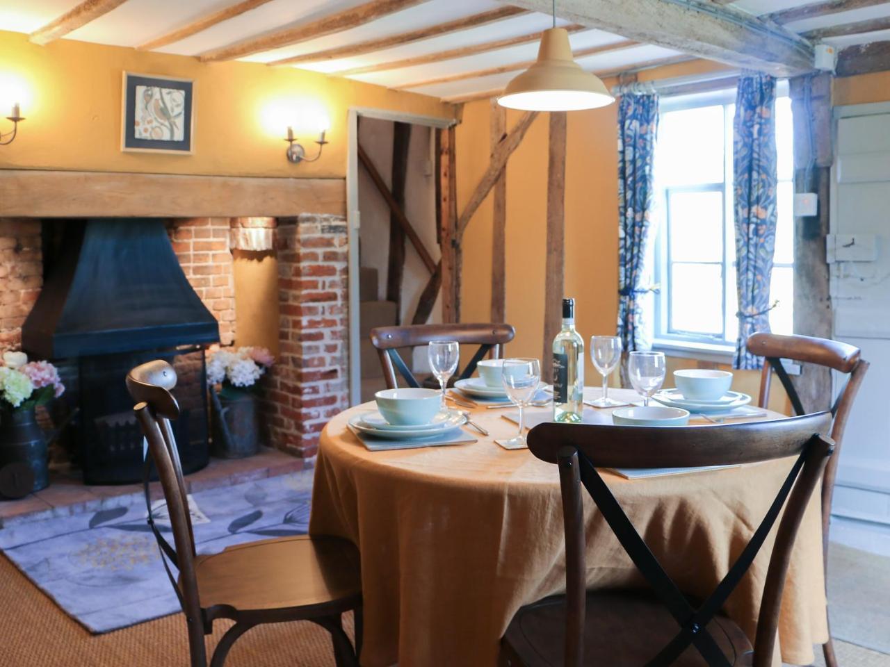 Bell Corner Cottage — 4-Star Luxury Hotel in Halesworth, United Kingdom