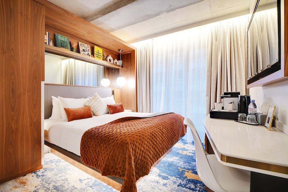 Le Card Hotel
