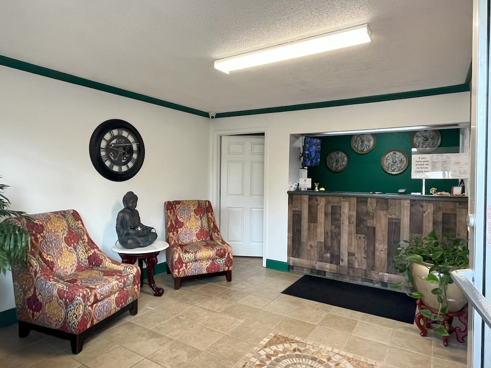 Pine Tree Inn - photo 4