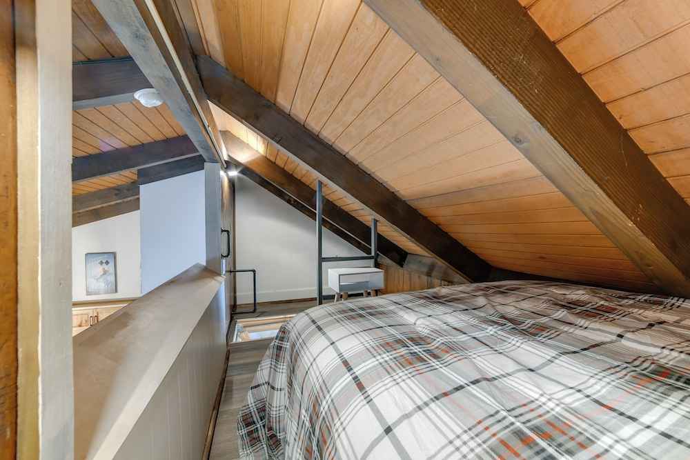 Chic Greek Peak Ski Resort Townhome w Balconies - photo 19