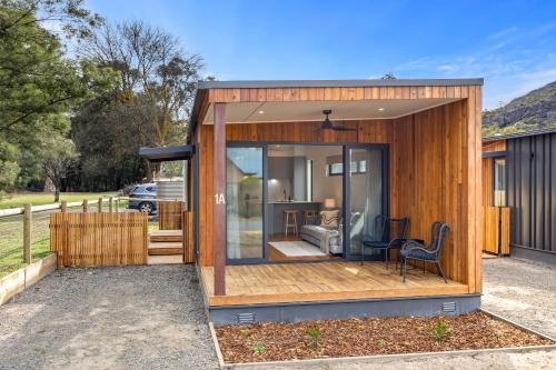 Small Scale Stays Couples Retreats - last minute hotel in Unknown City