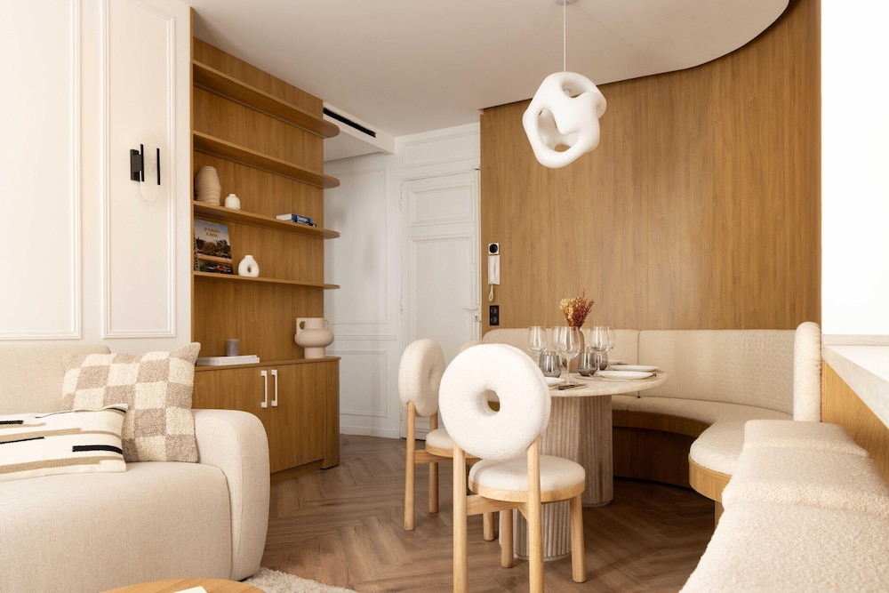 Apartment With 2 Rooms for 6 People — 4-Star Luxury Hotel in Paris, France