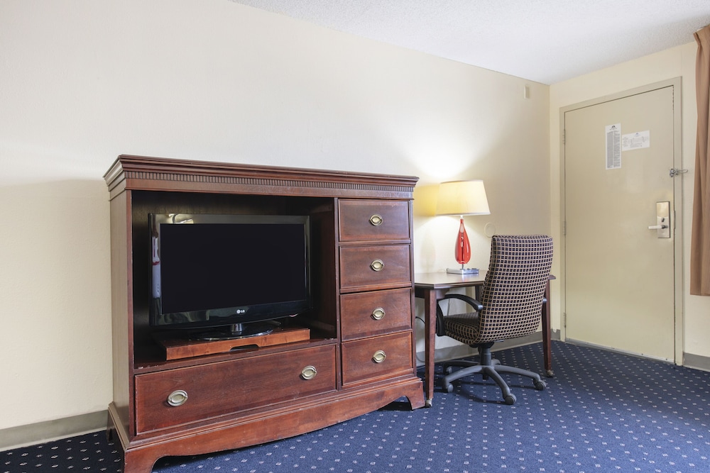 OYO Hotel Tulsa International Airport - photo 11