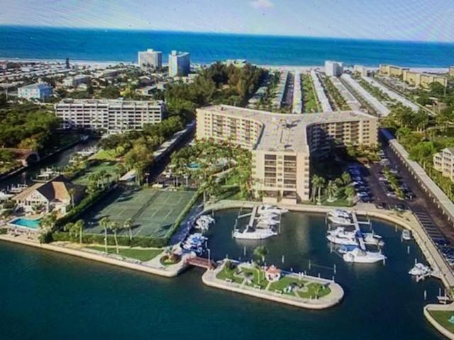 Harbor Towers Yacht and Racquet Club on Siesta Key in Sarasota, United States