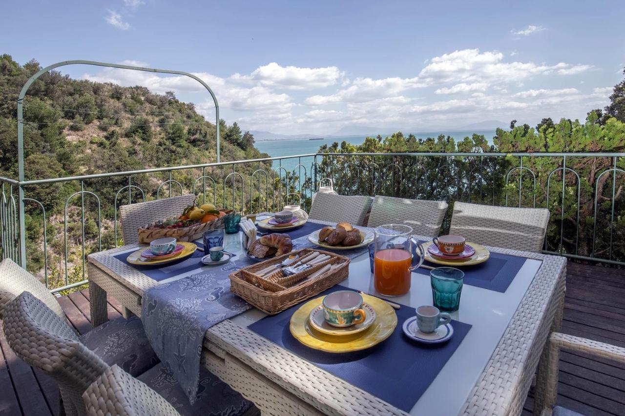 Villa dei Limoni con terrazza e discesa a mare — 4-Star Luxury Hotel in Erchie, Italy