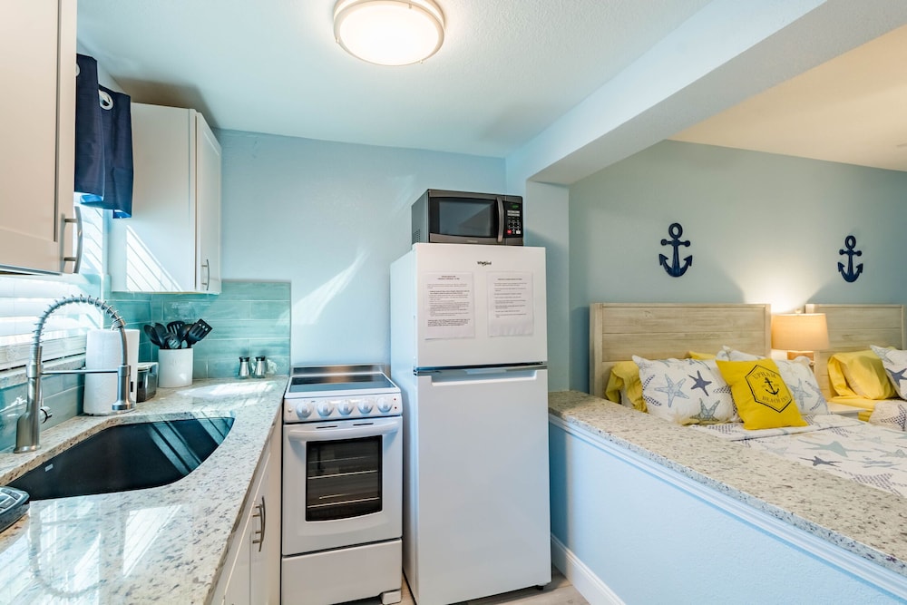 Upham Beach Inn - photo 4