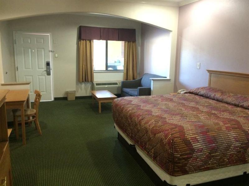 Woodland Inn and Suites - photo 13