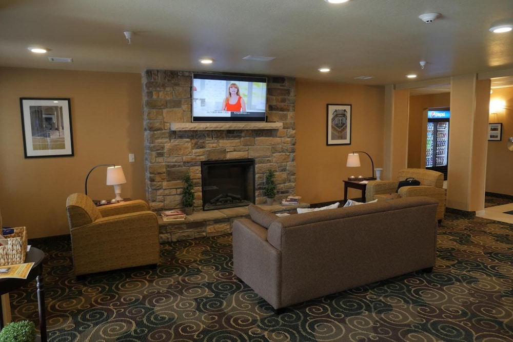 Cobblestone Inn & Suites Winterset IA - photo 4