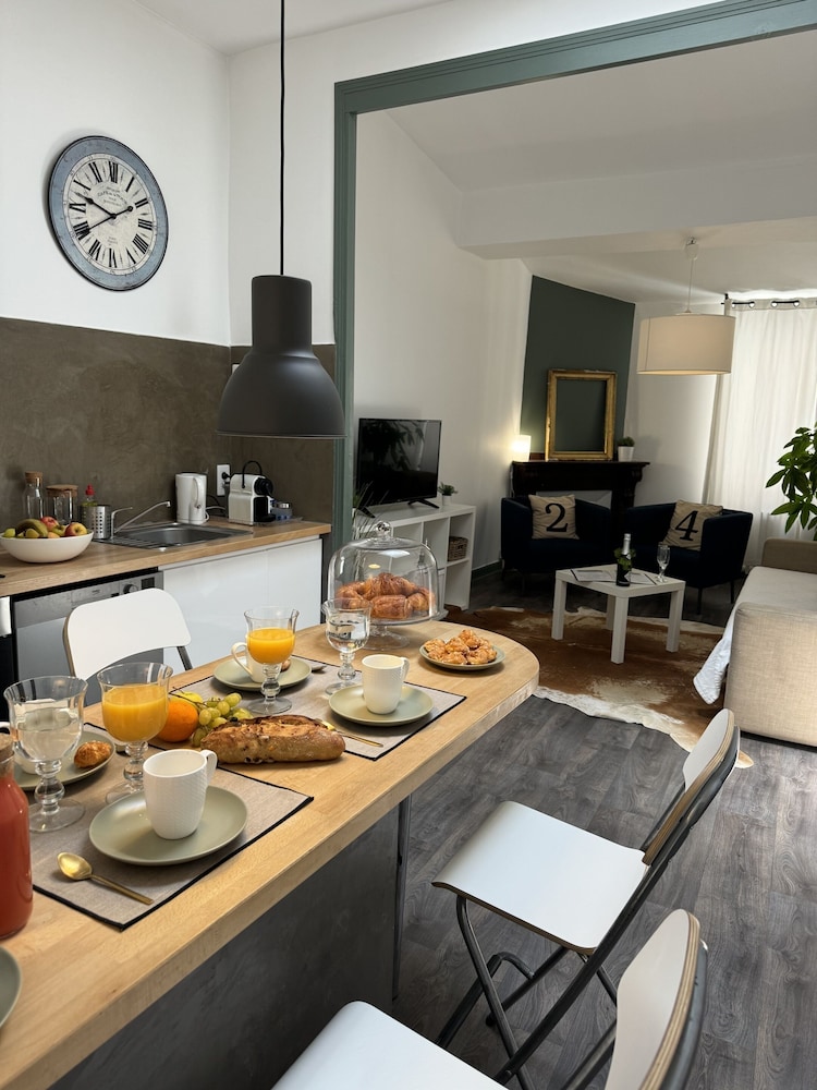 Maison Bacou Cité 4 — 4-Star Luxury Hotel in Carcassonne, France