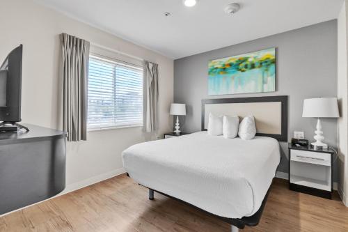 Simplicity At the Rim 1221 I Comfy 2 Bed 2 Bath — 4-Star Luxury Hotel in San Antonio, United States