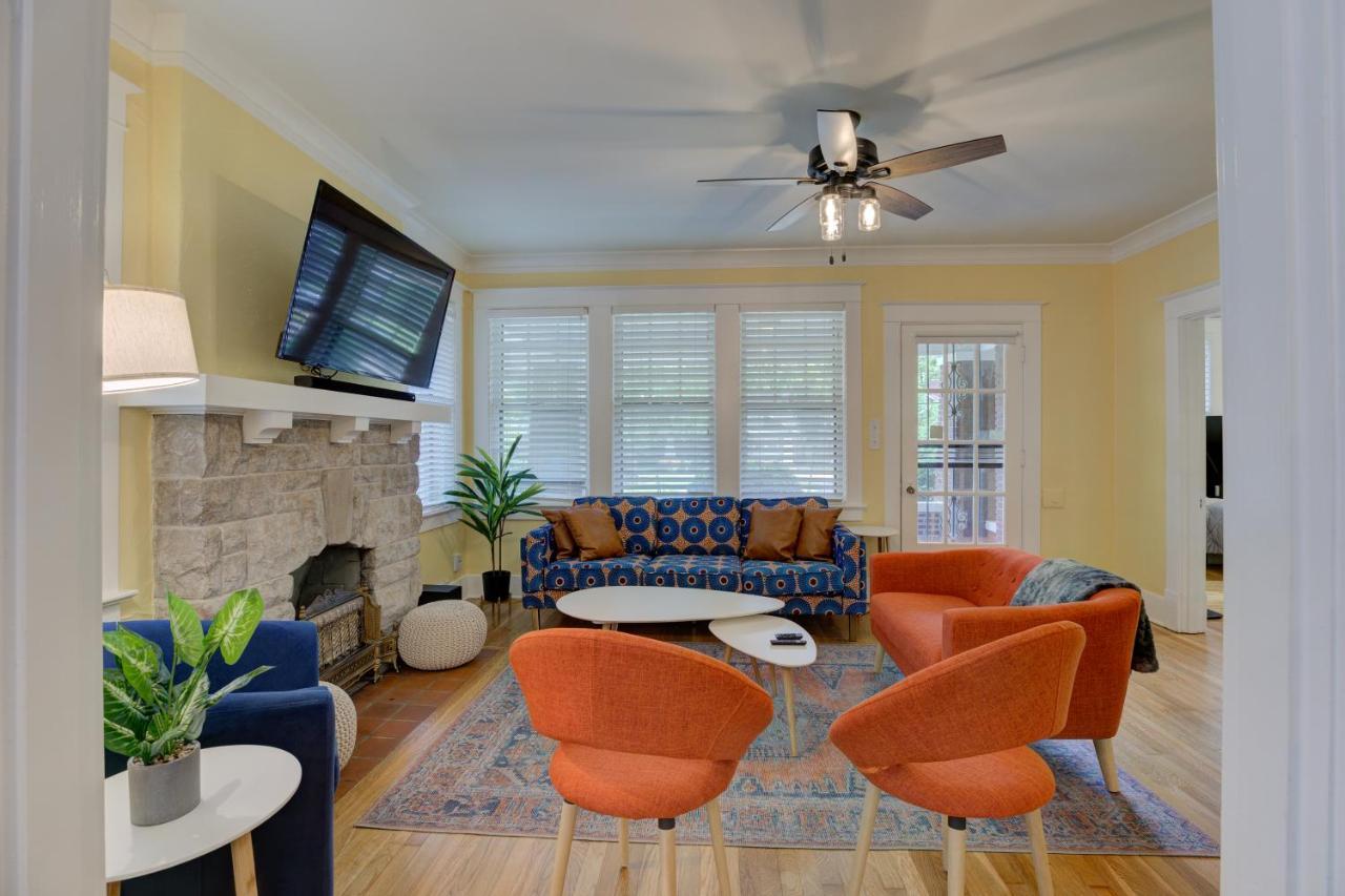 Spacious 3BR Cooper Young Bungalow Sleeps 8 Walkable to Dining Easy Access to Downtown Parking — 4-Star Luxury Hotel in Memphis, United States