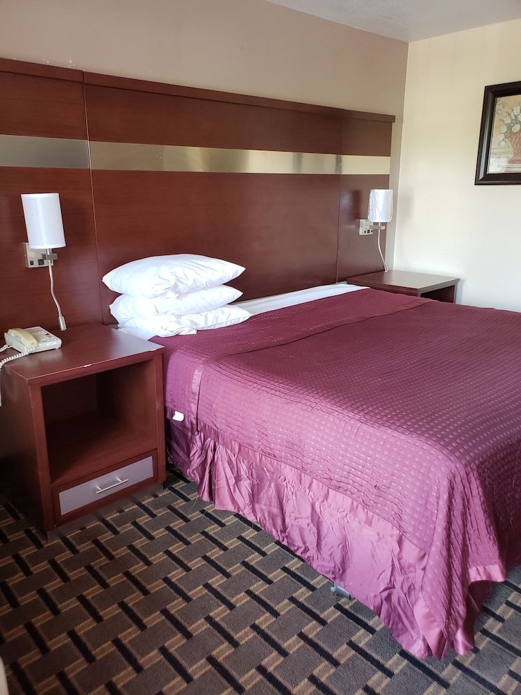 Taylor village inn and suites - photo 9