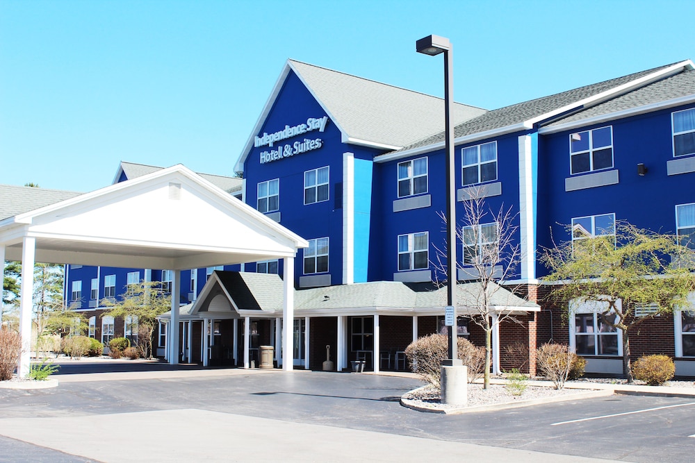 Country Inn & Suites by Radisson Marinette WI — hotel in Marinette