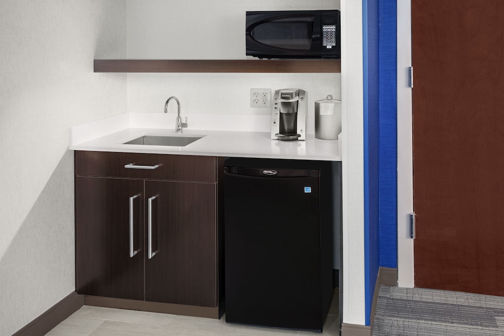 Holiday Inn Express Hotel & Suites South Portland by IHG - photo 16
