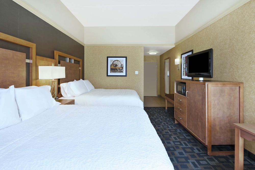 Hampton Inn Clinton - photo 10